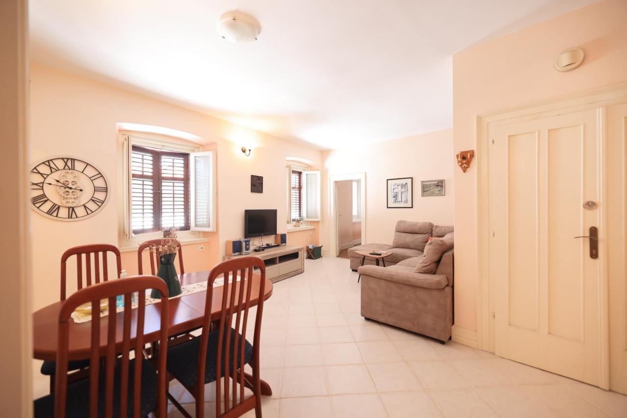 Two Bedroom Apartment In City Center Igor 扎达尔 外观 照片