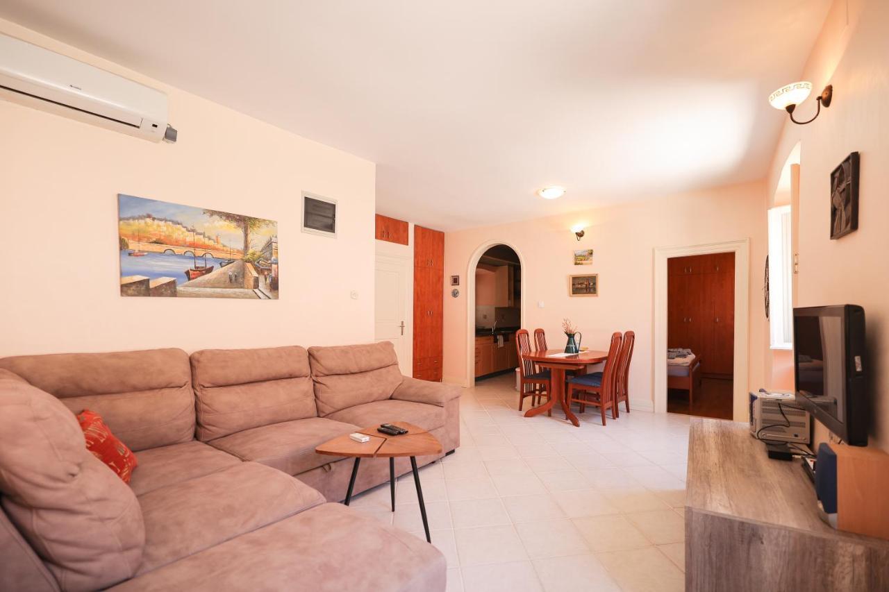 Two Bedroom Apartment In City Center Igor 扎达尔 外观 照片