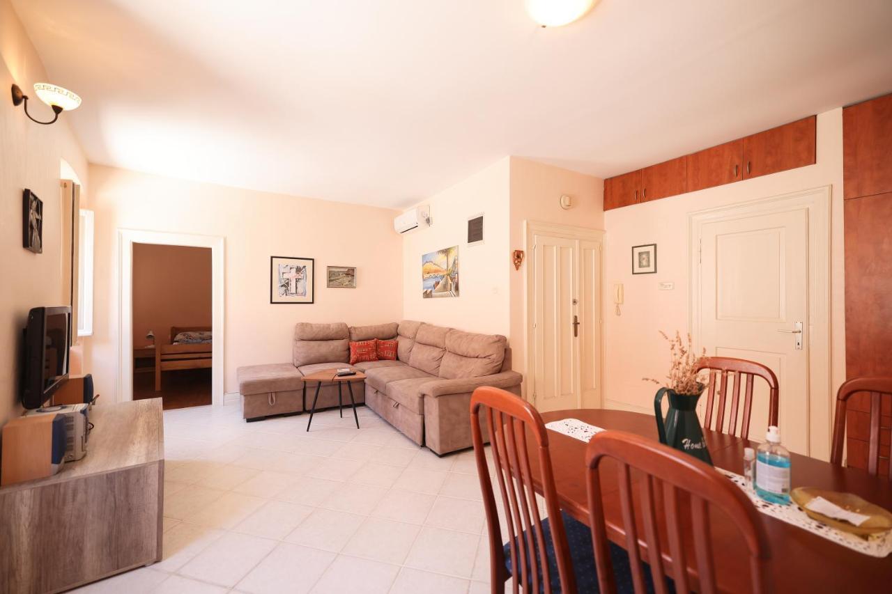 Two Bedroom Apartment In City Center Igor 扎达尔 外观 照片
