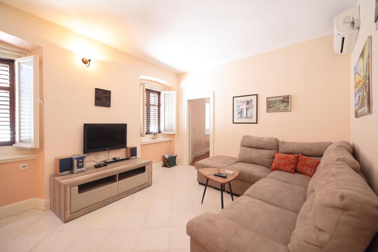 Two Bedroom Apartment In City Center Igor 扎达尔 外观 照片