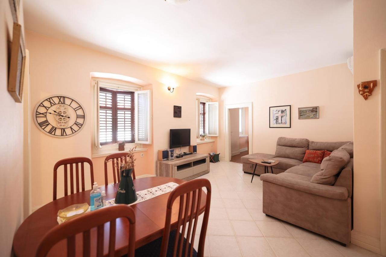 Two Bedroom Apartment In City Center Igor 扎达尔 外观 照片