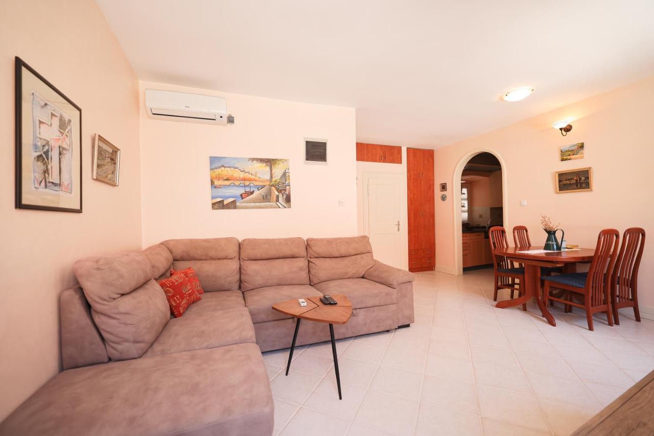 Two Bedroom Apartment In City Center Igor 扎达尔 外观 照片